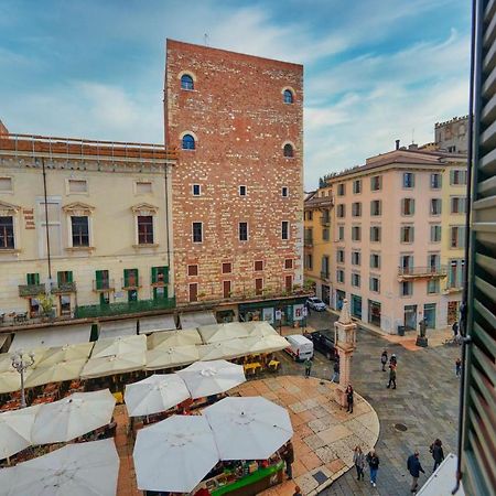 Apartmentsarena - Suite Mercatorum - Piazza Erbe Βερόνα Εξωτερικό φωτογραφία