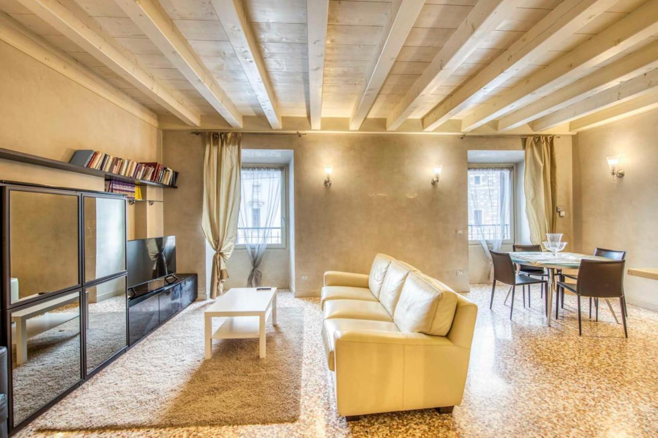 Apartmentsarena - Suite Mercatorum - Piazza Erbe Βερόνα Εξωτερικό φωτογραφία