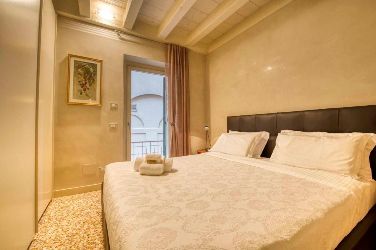Apartmentsarena - Suite Mercatorum - Piazza Erbe Βερόνα Εξωτερικό φωτογραφία