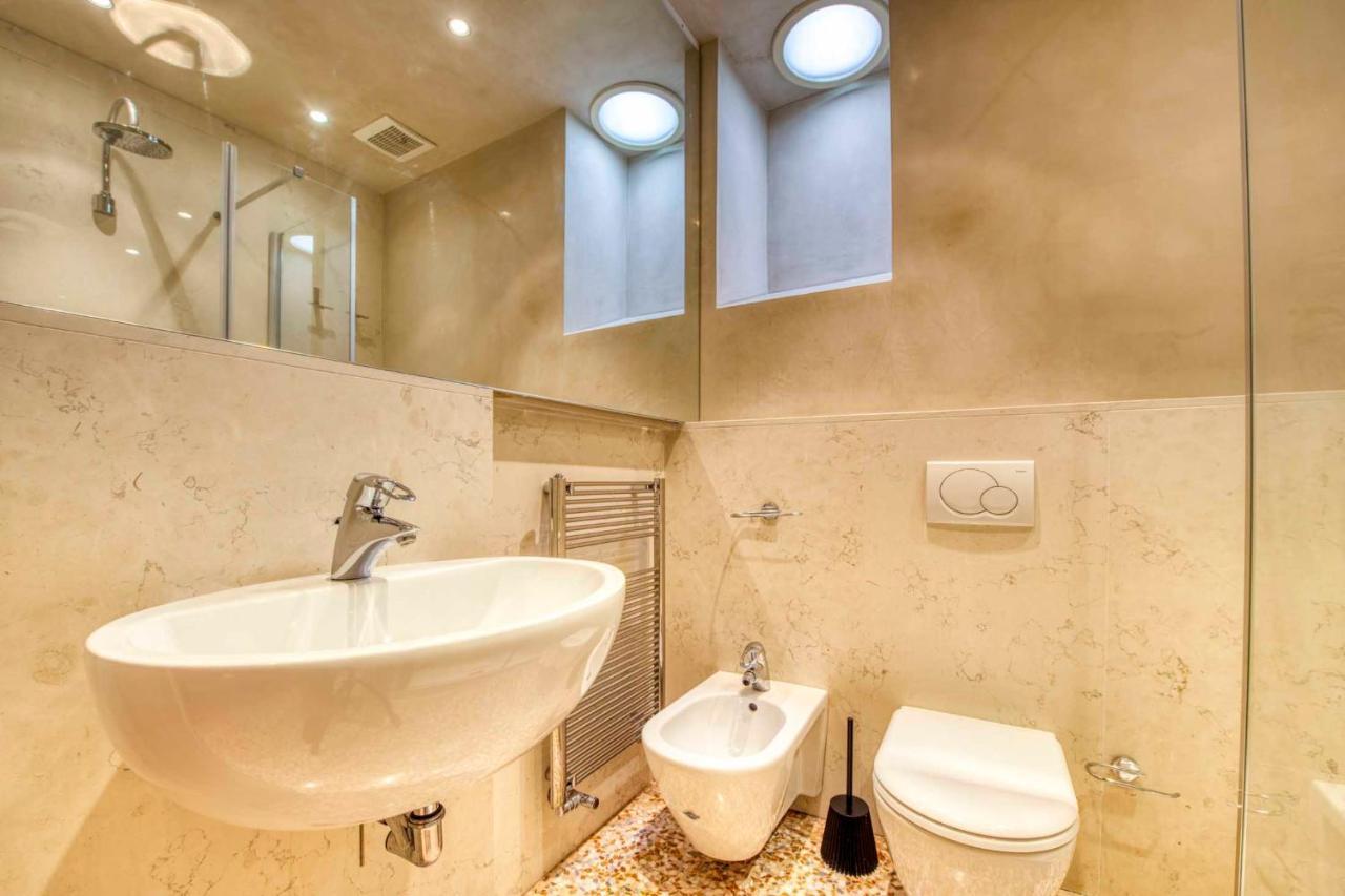 Apartmentsarena - Suite Mercatorum - Piazza Erbe Βερόνα Εξωτερικό φωτογραφία