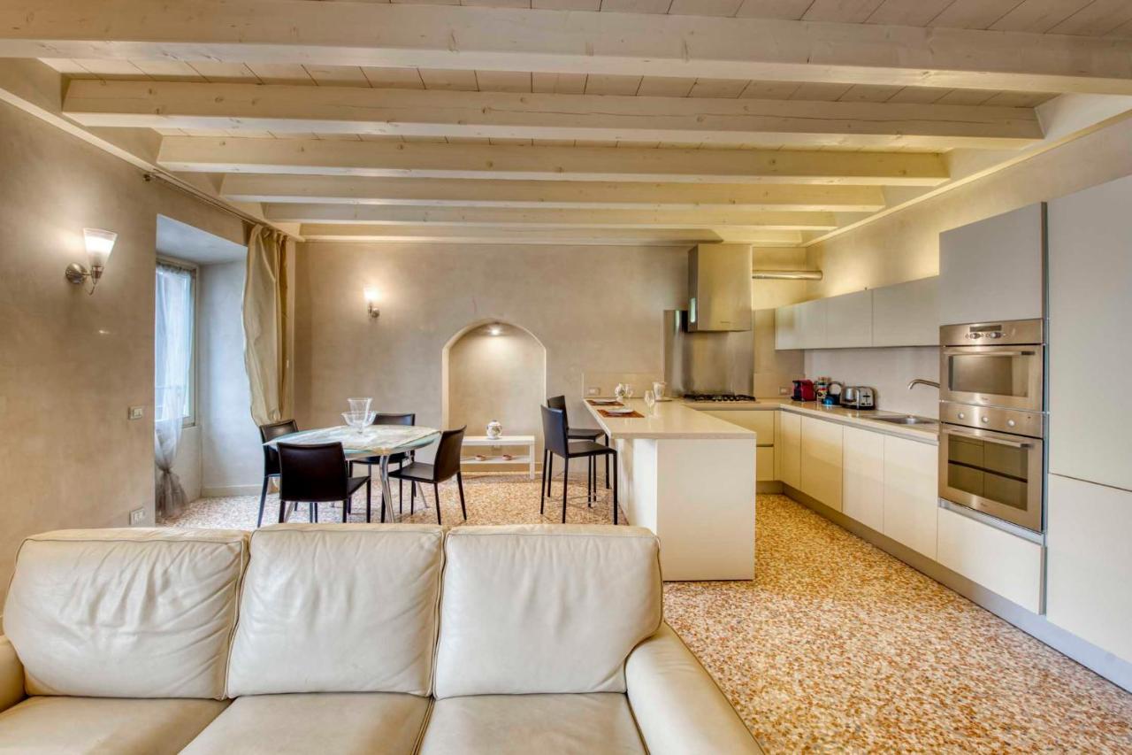 Apartmentsarena - Suite Mercatorum - Piazza Erbe Βερόνα Εξωτερικό φωτογραφία