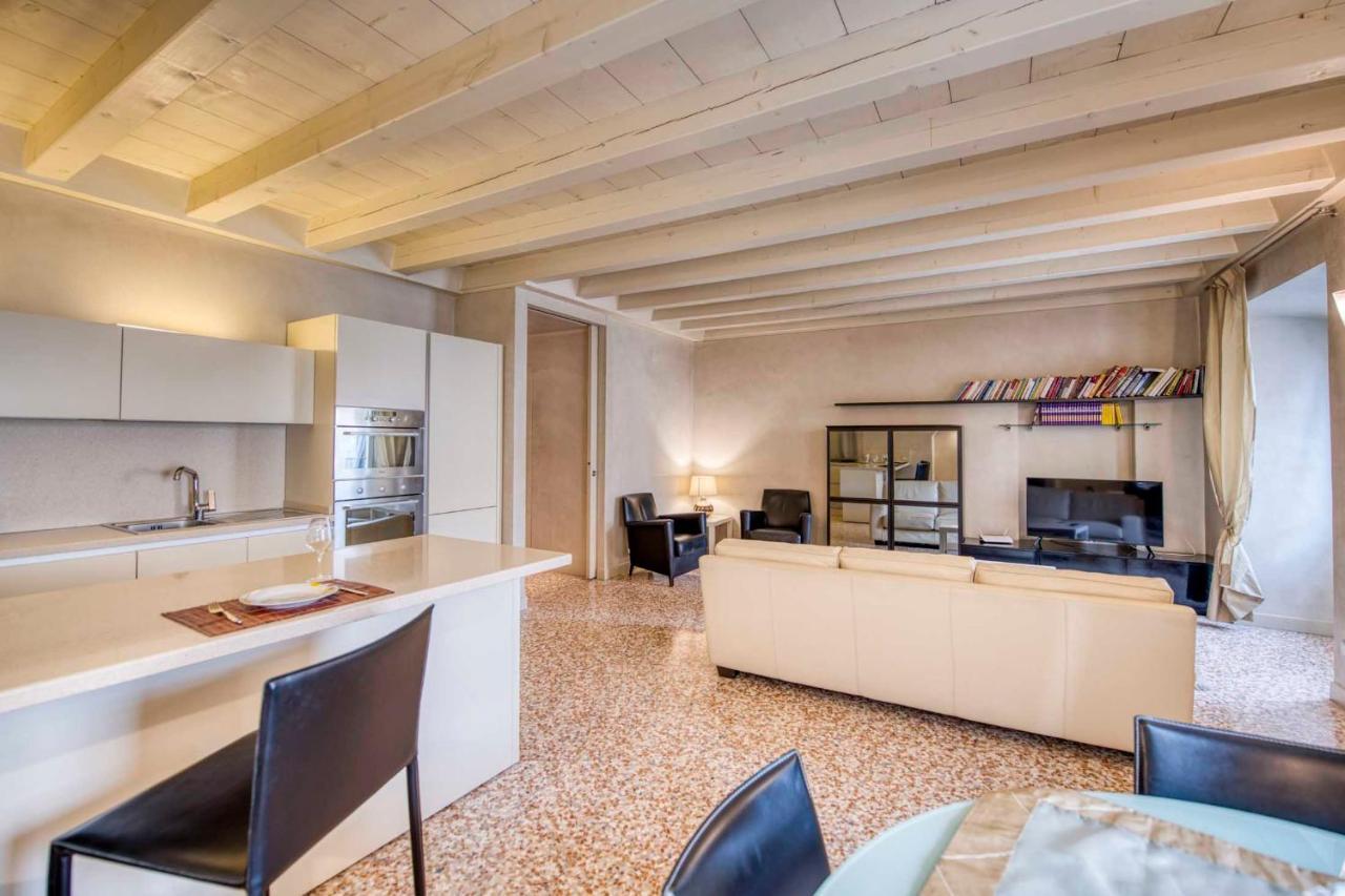 Apartmentsarena - Suite Mercatorum - Piazza Erbe Βερόνα Εξωτερικό φωτογραφία