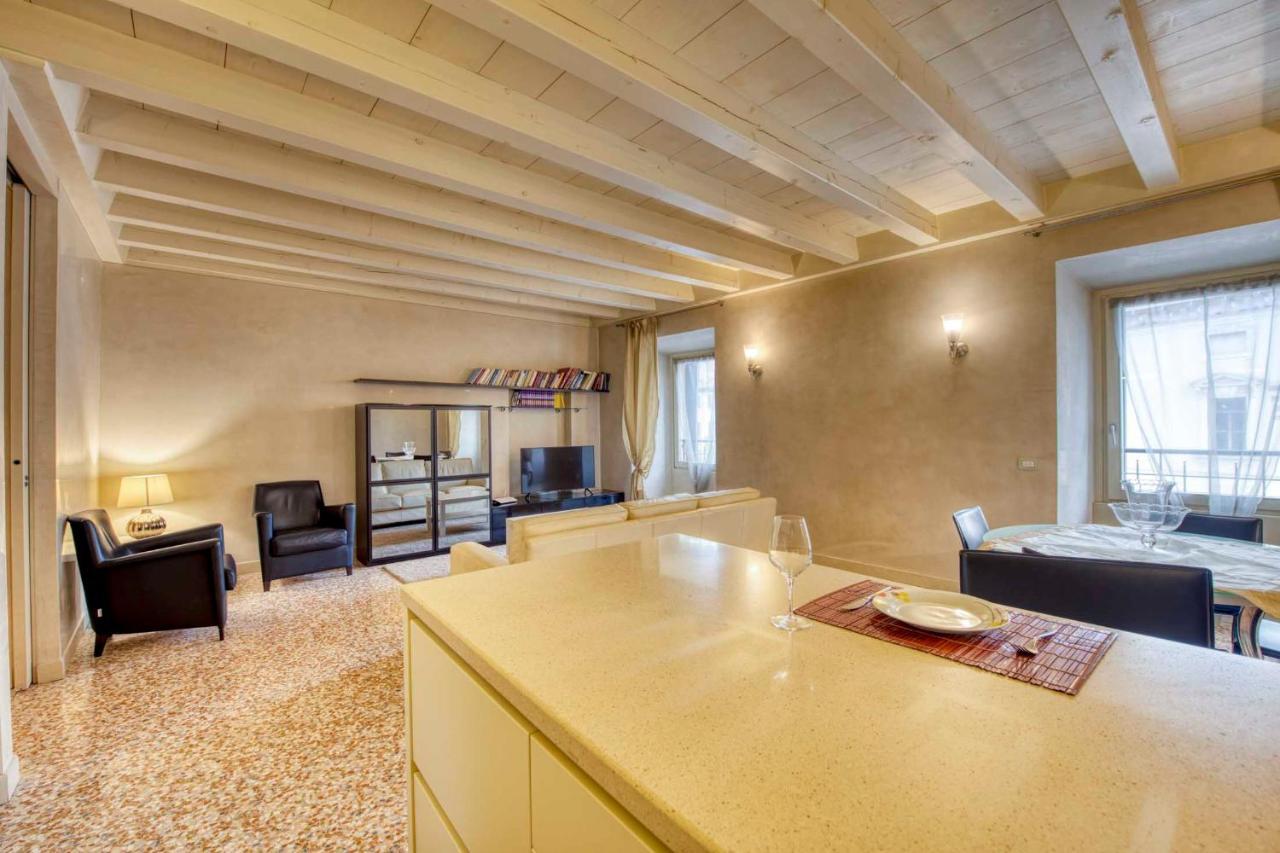 Apartmentsarena - Suite Mercatorum - Piazza Erbe Βερόνα Εξωτερικό φωτογραφία