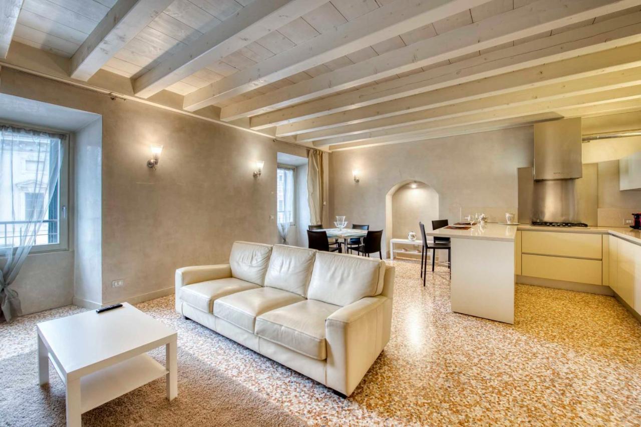 Apartmentsarena - Suite Mercatorum - Piazza Erbe Βερόνα Εξωτερικό φωτογραφία