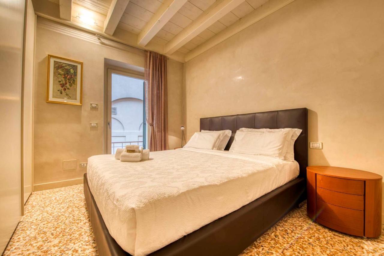 Apartmentsarena - Suite Mercatorum - Piazza Erbe Βερόνα Εξωτερικό φωτογραφία