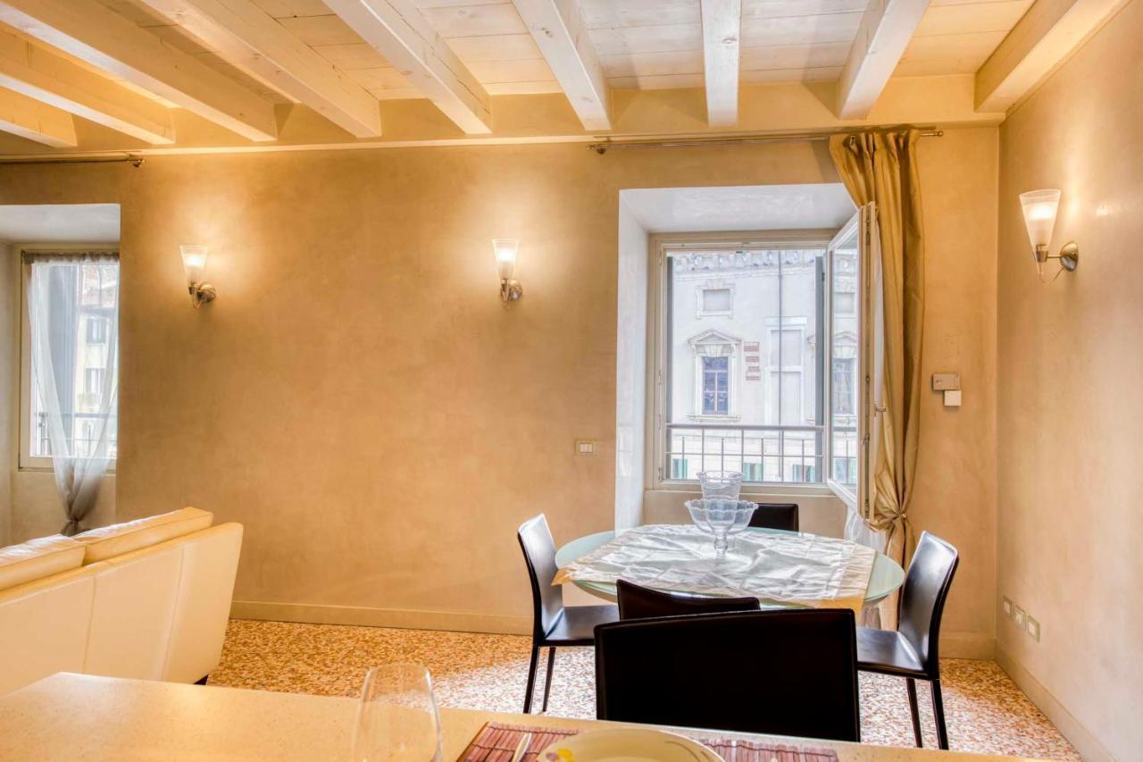 Apartmentsarena - Suite Mercatorum - Piazza Erbe Βερόνα Εξωτερικό φωτογραφία