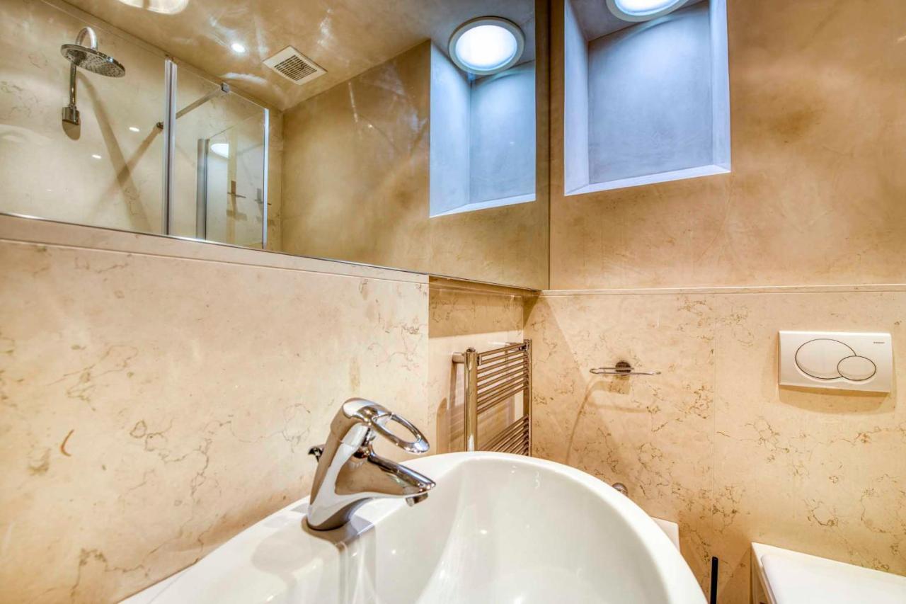 Apartmentsarena - Suite Mercatorum - Piazza Erbe Βερόνα Εξωτερικό φωτογραφία