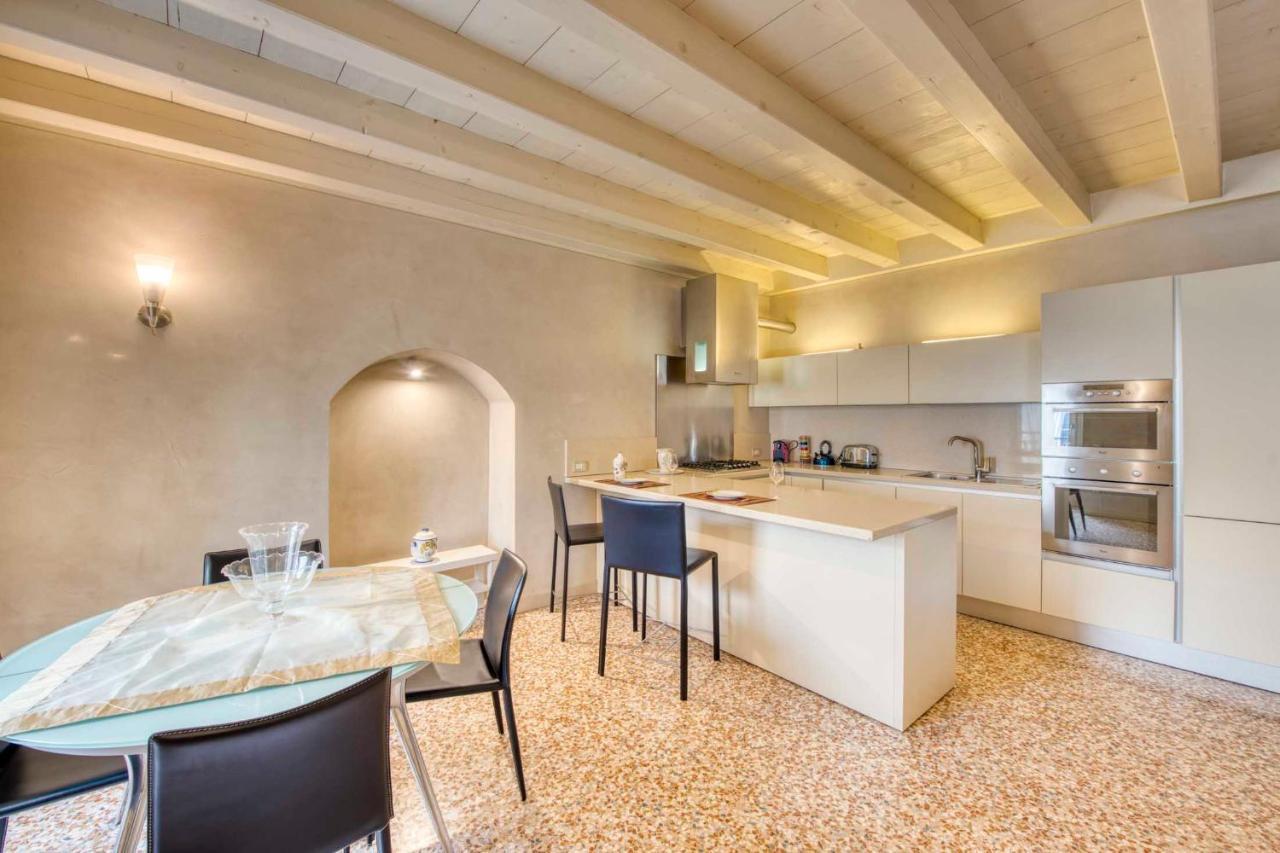 Apartmentsarena - Suite Mercatorum - Piazza Erbe Βερόνα Εξωτερικό φωτογραφία
