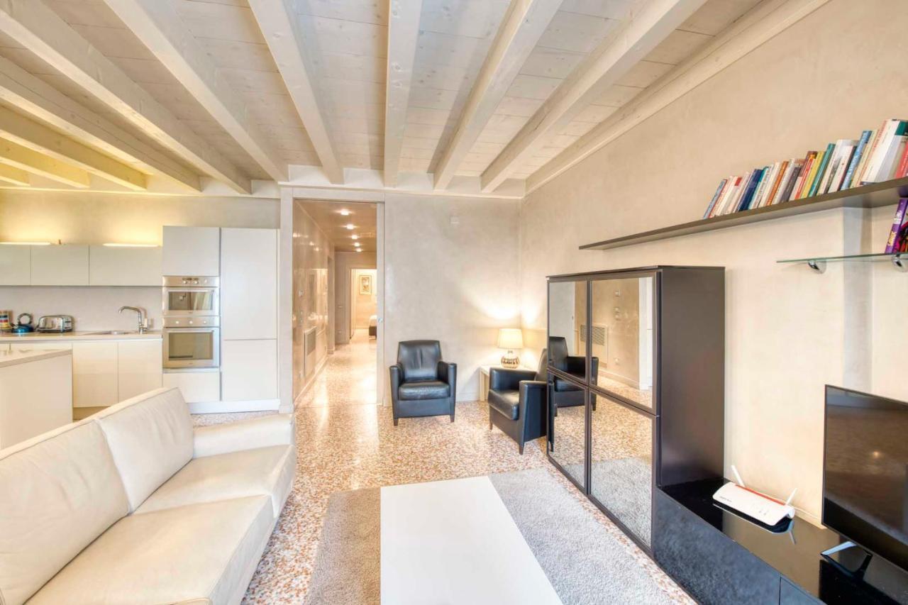 Apartmentsarena - Suite Mercatorum - Piazza Erbe Βερόνα Εξωτερικό φωτογραφία